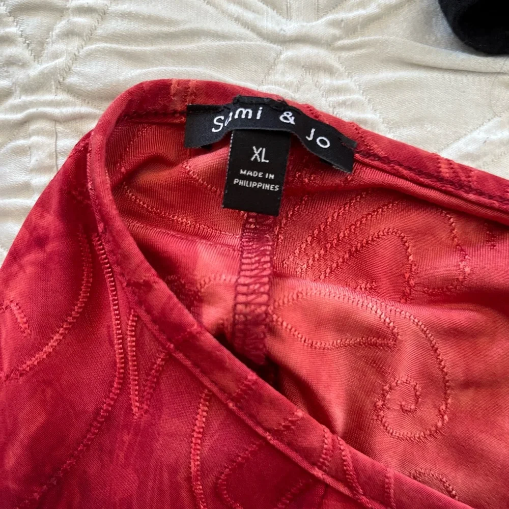 Red Top -XL - Picture 4 of 5